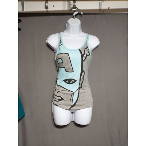 😊 Marvel Captain America tank size medium - Picture 2 of 3